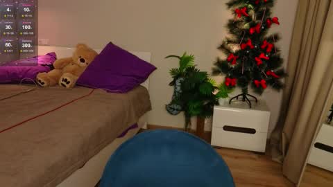 lilylisy online show from January 10, 11:59 am