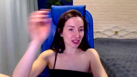 Lily online show from April 22, 8:22 am