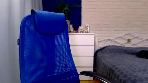 Lily online show from April 23, 8:33 am