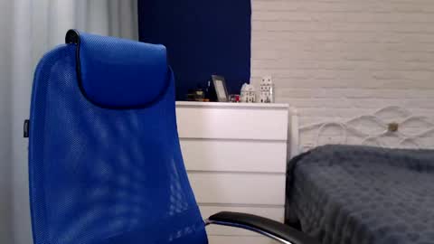 Lily online show from April 24, 8:06 am