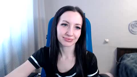 Snapshot of lilymellow chatting on December 18, 7:36 am Lily online show from December 18, 7:36 am