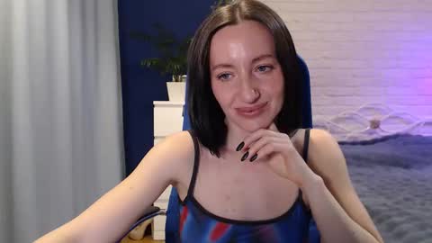 Snapshot of lilymellow chatting on October 19, 7:43 am Lily online show from October 19, 7:43 am