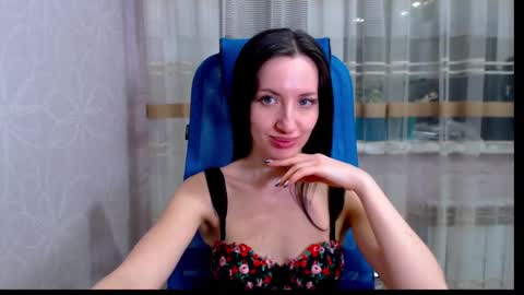 Snapshot of lilymellow chatting on February 1, 7:34 pm Lily online show from February 1, 7:34 pm