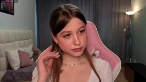 Lily online show from June 17, 8:59 am