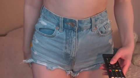 lilyred25 online show from March 13, 12:06 pm