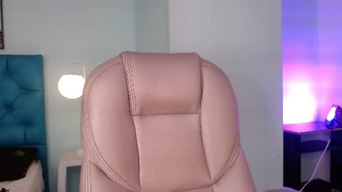 lilyred_ online show from June 30, 3:28 am