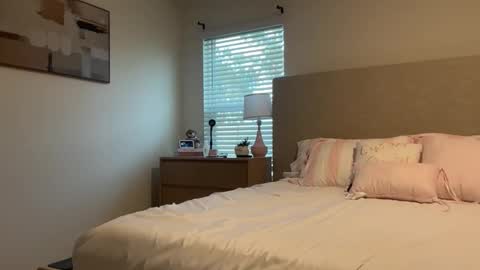 lilysummers21208 online show from June 4, 12:05 am