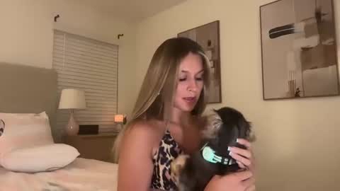 lilysummers21208 online show from May 3, 1:53 am