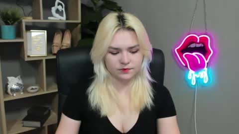 Lily online show from March 15, 7:21 am