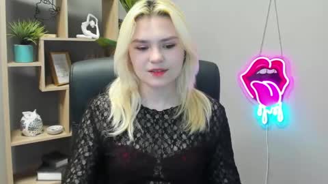 Lily online show from April 23, 7:05 am