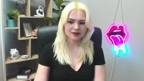 Lily online show from April 27, 1:41 pm