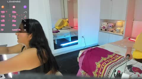 lilywhitee1 online show from April 30, 4:18 am