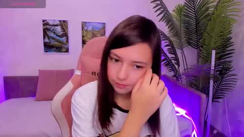 Snapshot of lina_brownie chatting on October 9, 3:10 am Lina online show from October 9, 3:10 am