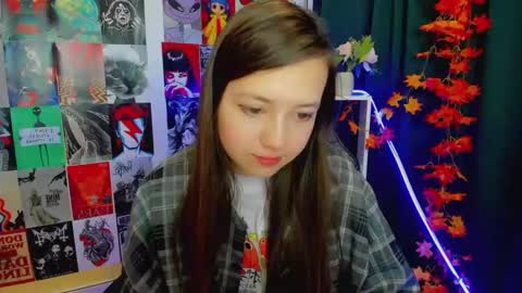 Snapshot of lina_brownie chatting on December 23, 2:13 am Lina online show from December 23, 2:13 am