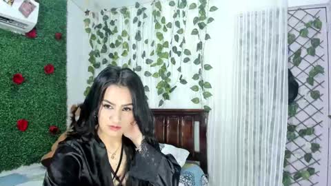 paola online show from October 5, 2:05 am