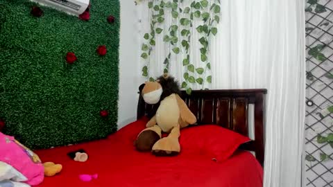 paola online show from December 22, 11:41 pm