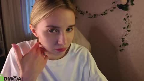 LINA online show from April 24, 1:19 am