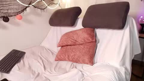 Snapshot of linaa_morris27 chatting on October 19, 9:44 am Linaa online show from October 19, 9:44 am