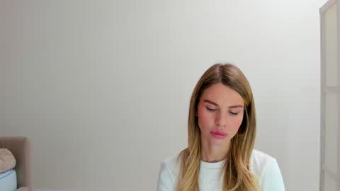 linabey online show from October 20, 11:24 am