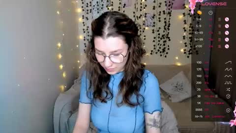 Snapshot of linablossom chatting on October 18, 3:31 am Lina online show from October 18, 3:31 am