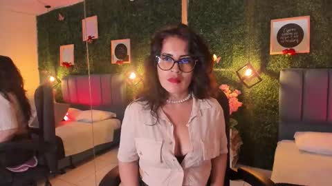 Lina  online show from October 1, 1:05 pm