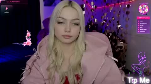 I am Lina online show from April 17, 10:06 am