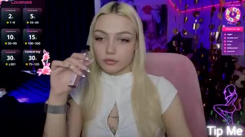 I am Lina online show from April 22, 10:12 am