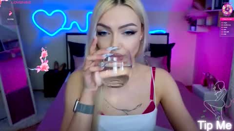 I am Lina online show from February 11, 11:33 am