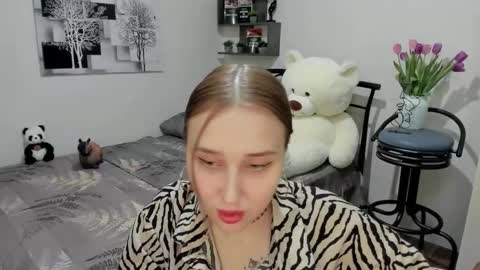 Snapshot of linatruly chatting on March 8, 9:51 pm Lina online show from March 8, 9:51 pm