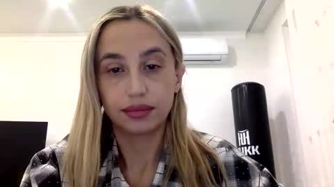 linavora online show from March 4, 3:18 pm