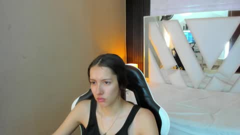  Linda  online show from April 4, 6:29 pm