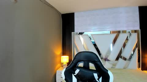  Linda  online show from February 18, 6:29 pm