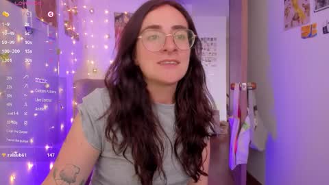 Giggles  online show from November 10, 10:05 pm