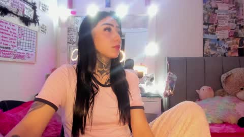 Lindaa maria  online show from April 1, 4:46 am