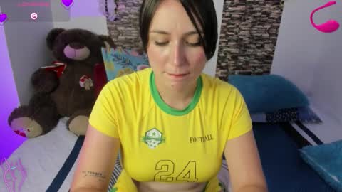 Snapshot of linda_montoya chatting on October 1, 12:48 am linda_montoya online show from October 1, 12:48 am