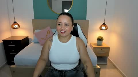 Snapshot of linda_rios_ chatting on December 14, 7:14 pm L I N D A online show from December 14, 7:14 pm