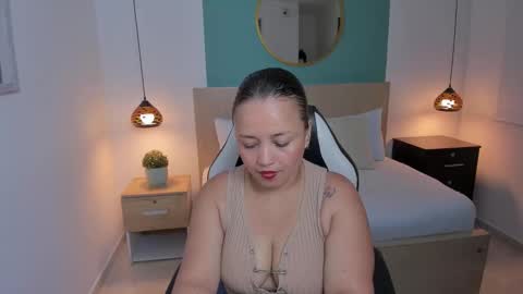 Snapshot of linda_rios_ chatting on January 2, 7:07 pm L I N D A online show from January 2, 7:07 pm
