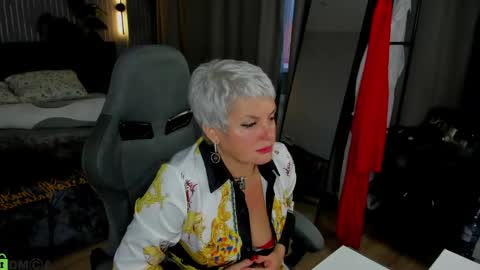 Linda Zefir online show from June 3, 1:18 am