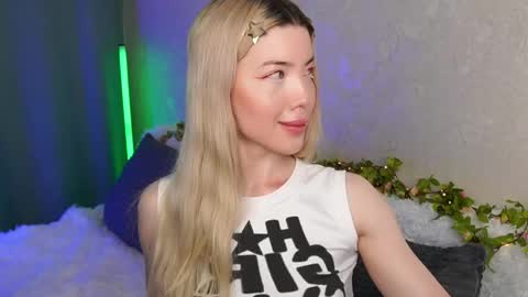 Linda online show from May 15, 4:27 am