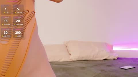 Linda  --  online show from April 23, 3:36 pm