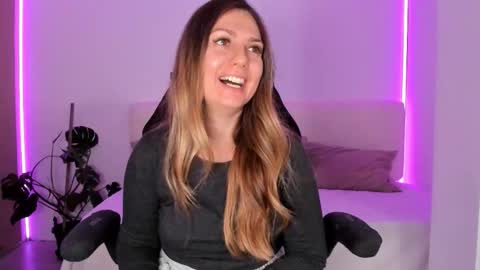 Linda  --  online show from November 7, 10:47 pm