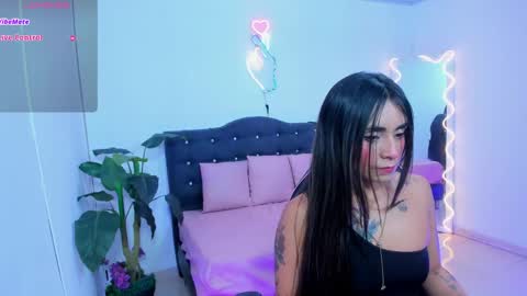 Linda  online show from April 24, 4:04 am