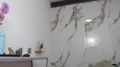  Lindsey  online show from April 23, 12:29 pm