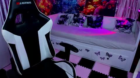 Tina online show from May 22, 7:01 pm