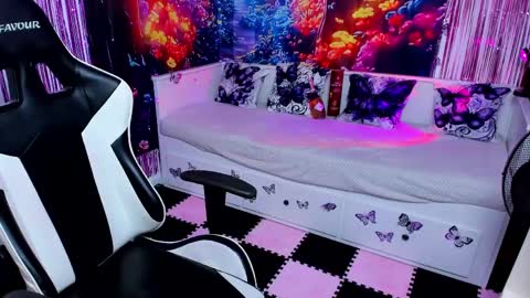 Tina online show from June 5, 5:52 pm