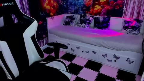 Tina online show from May 24, 7:35 pm
