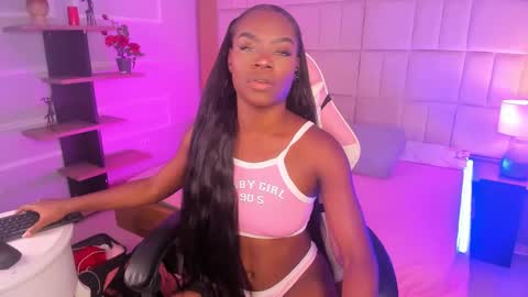 Snapshot of linsyadams chatting on February 17, 9:21 pm     online show from February 17, 9:21 pm