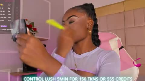 Snapshot of linsyadams chatting on December 21, 8:00 pm     online show from December 21, 8:00 pm