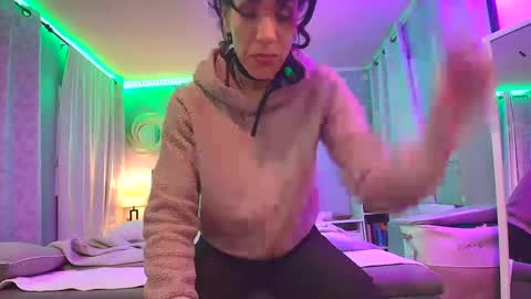 linuxgirlsudosu online show from March 9, 1:25 am