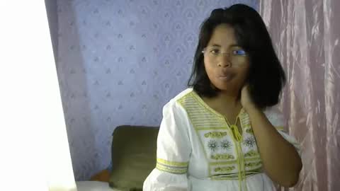 liora online show from December 18, 5:45 am